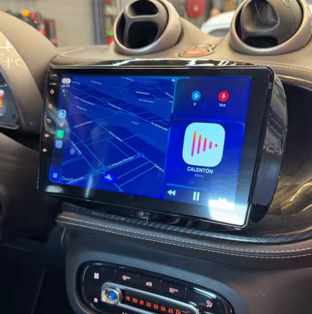 Android-Radio im Smart 453 Fortwo eingebaut, echtes Foto, Berlin