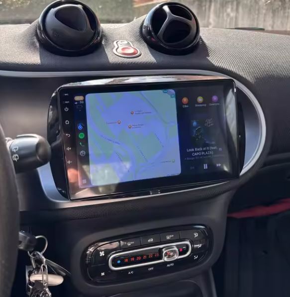 OEM-Look Android-Radio im Smart 453 Fortwo eingebaut, echtes Foto, Berlin