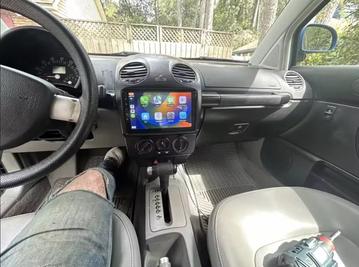 Android-Radio mit Apple CarPlay im VW New Beetle eingebaut, echtes Foto, Berlin