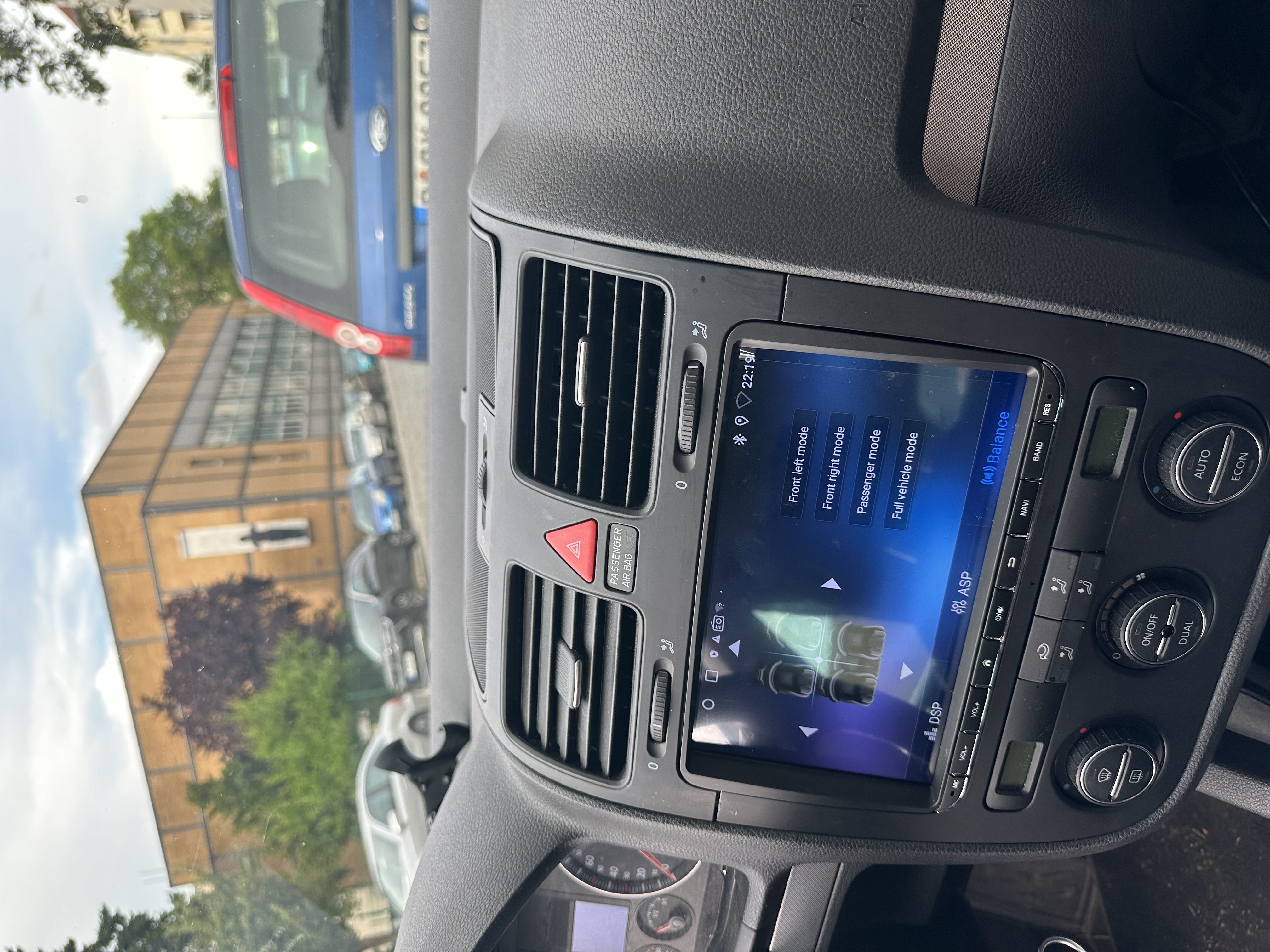 9-Zoll OEM-Look Radio im VW eingebaut, echtes Foto, Berlin